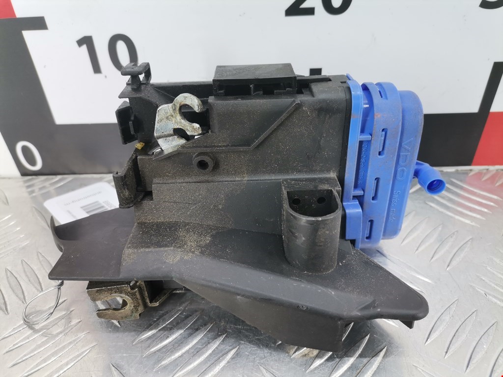 Замок двери задней правой AUDI A4 B5 1995-2001