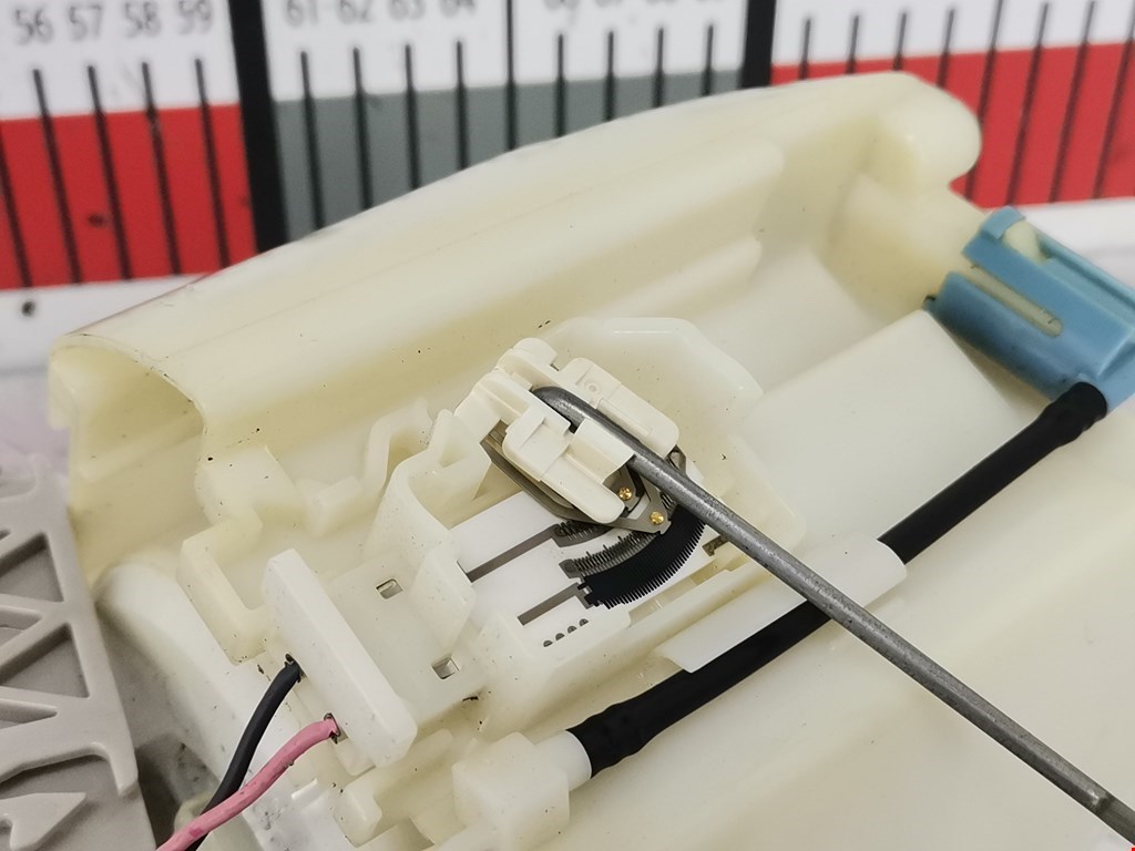 Насос топливный (электрический) TOYOTA Prius III XW30 2009-2015