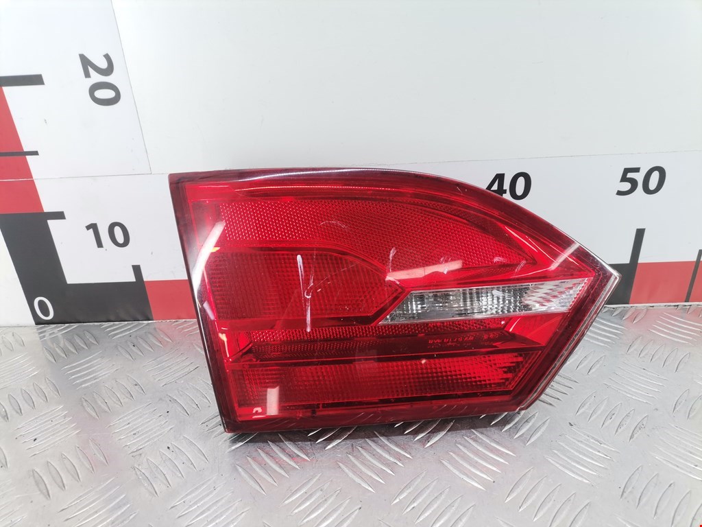 Фонарь крышки багажника левый Volkswagen Jetta 6 (2010-2018)