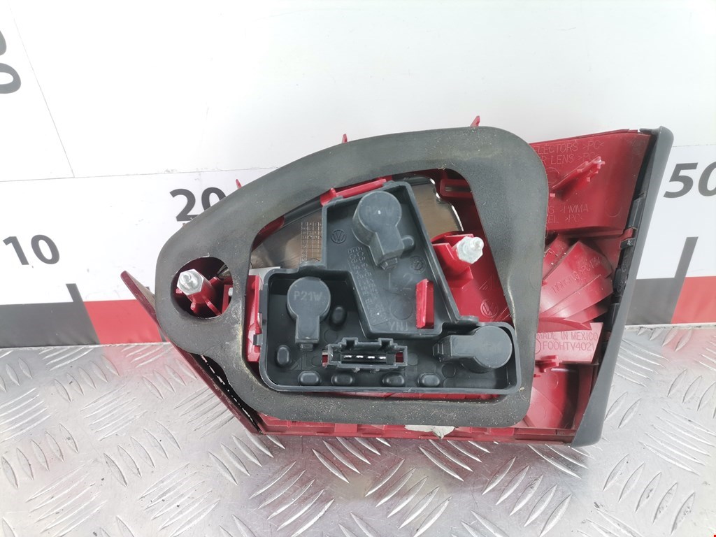 Фонарь задний внутренний левый VOLKSWAGEN Jetta VI 2011-2017