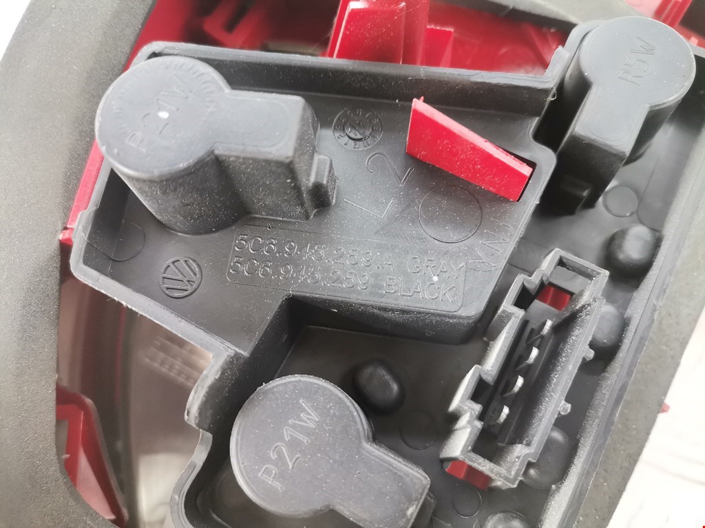 Фонарь задний внутренний левый VOLKSWAGEN Jetta VI 2011-2017