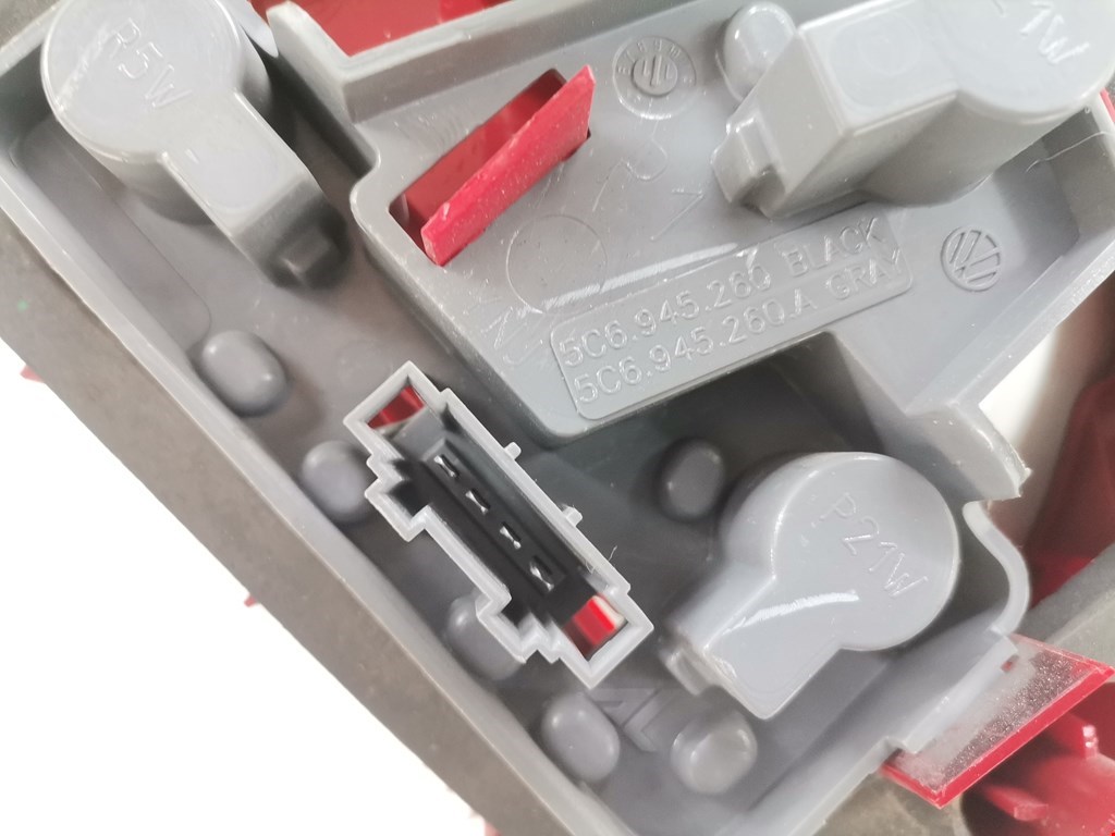 Фонарь задний внутренний правый VOLKSWAGEN Jetta VI 2011-2017