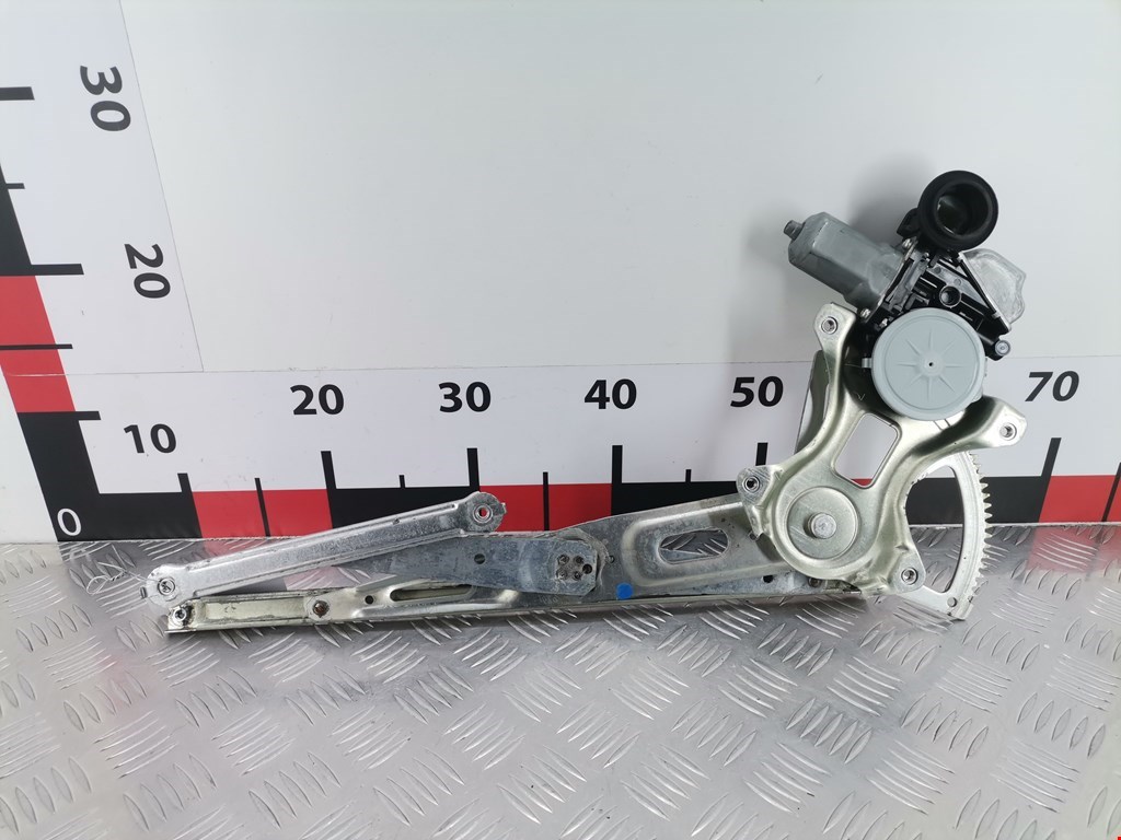 Стеклоподъемник передний левый TOYOTA Prius III XW30 2009-2015