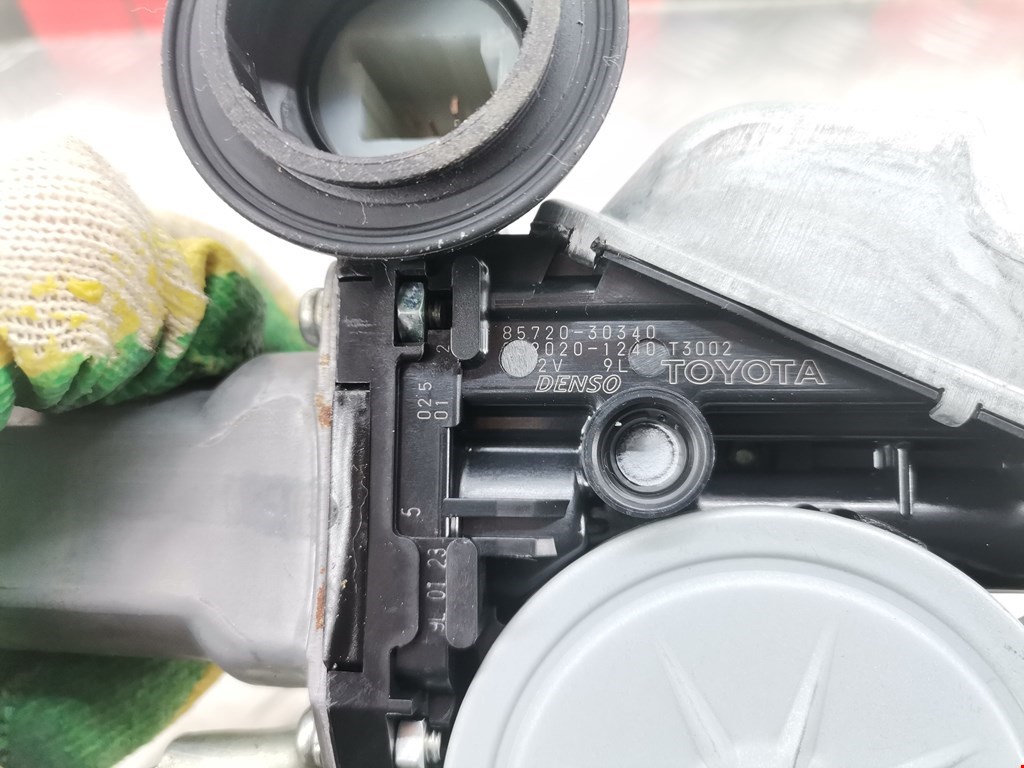 Стеклоподъемник передний левый TOYOTA Prius III XW30 2009-2015