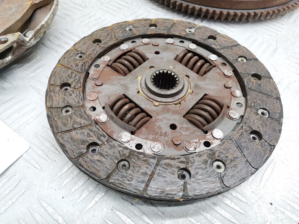 Маховик (демпфер сцепления) TOYOTA Echo 1999-2005