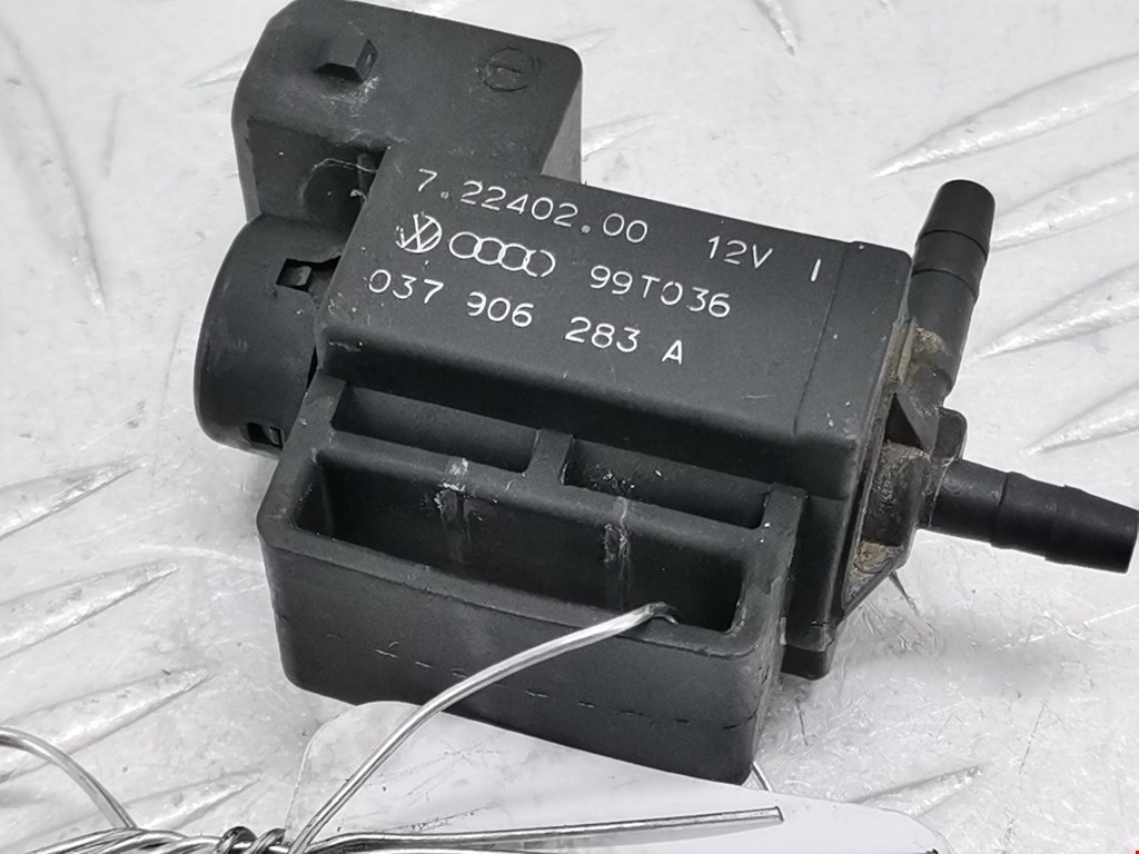 Клапан воздушного фильтра Audi A4 B5 (1994-2001)