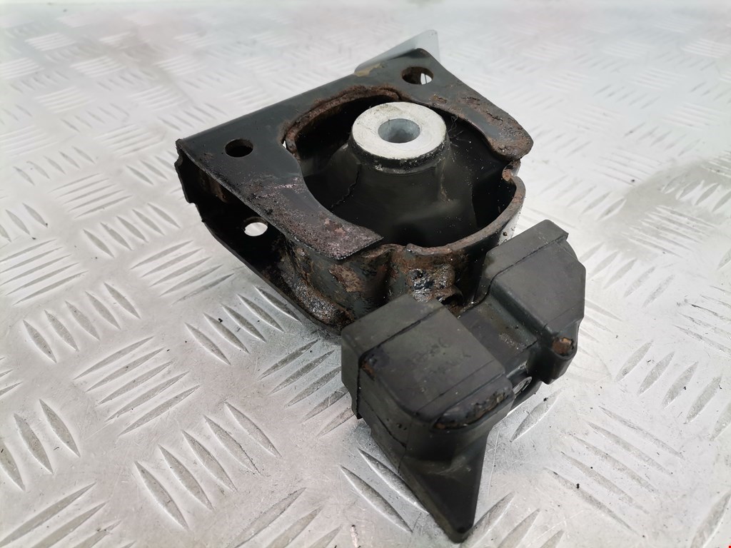Подушка (опора) крепления КПП Toyota Prius 3 (XW30) (2009-2015)