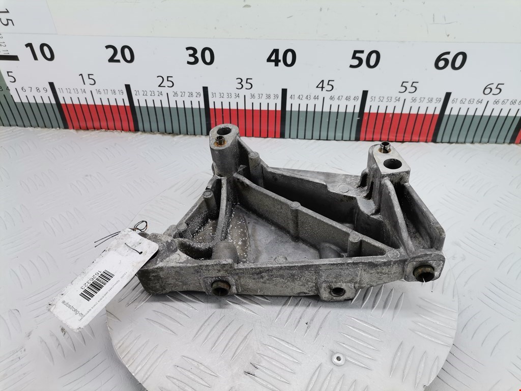 Кронштейн (крепление лапа) двигателя Citroen C3 1 (2001-2010)