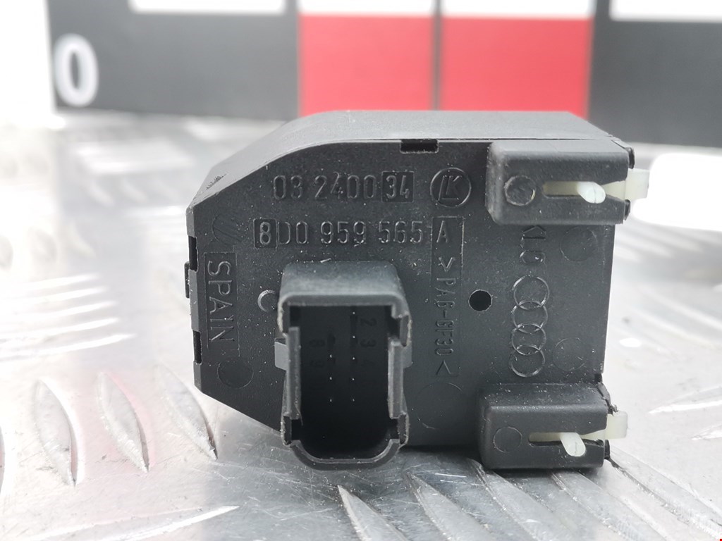 Блок управления стеклоподъемниками AUDI A3 8L 1996-2003