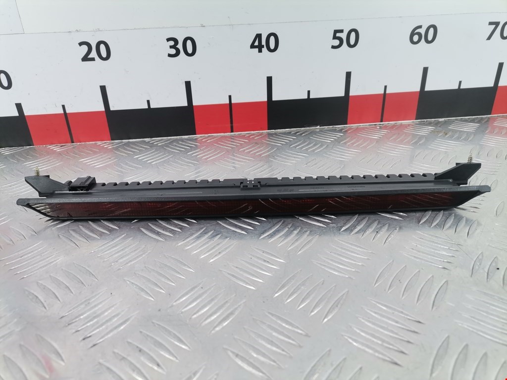 Фонарь дополнительный тормозной (стоп-сигнал) Volkswagen Golf 4 (1997-2004)