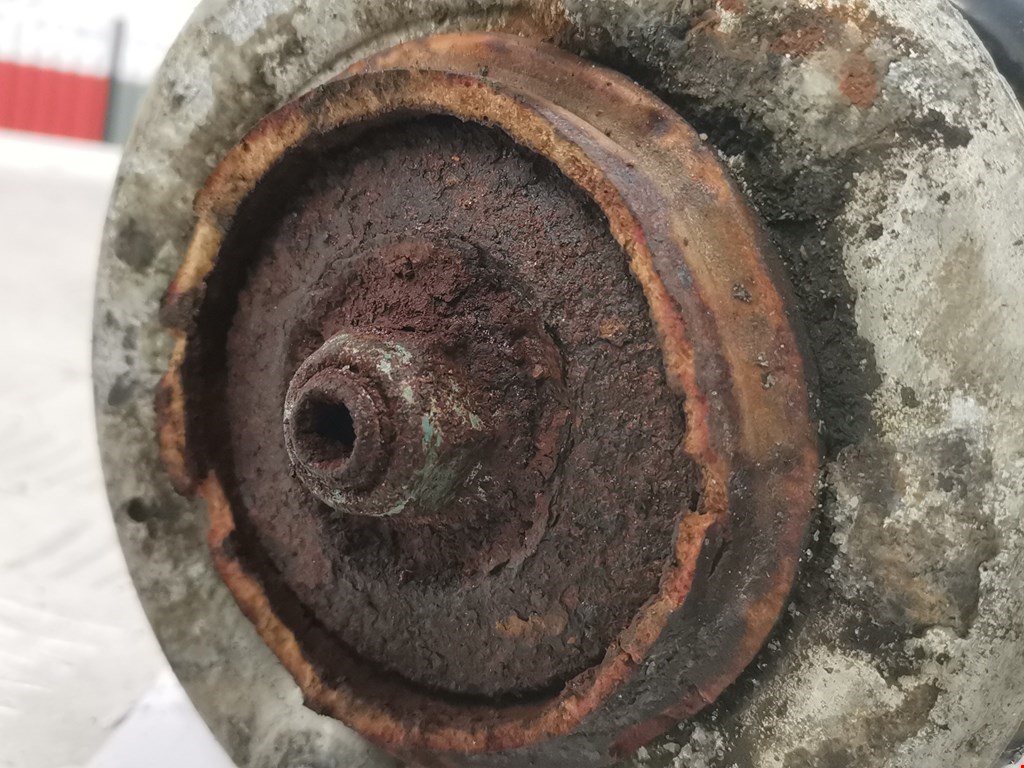 Амортизатор передний левый VOLKSWAGEN Passat B5 1997-2005