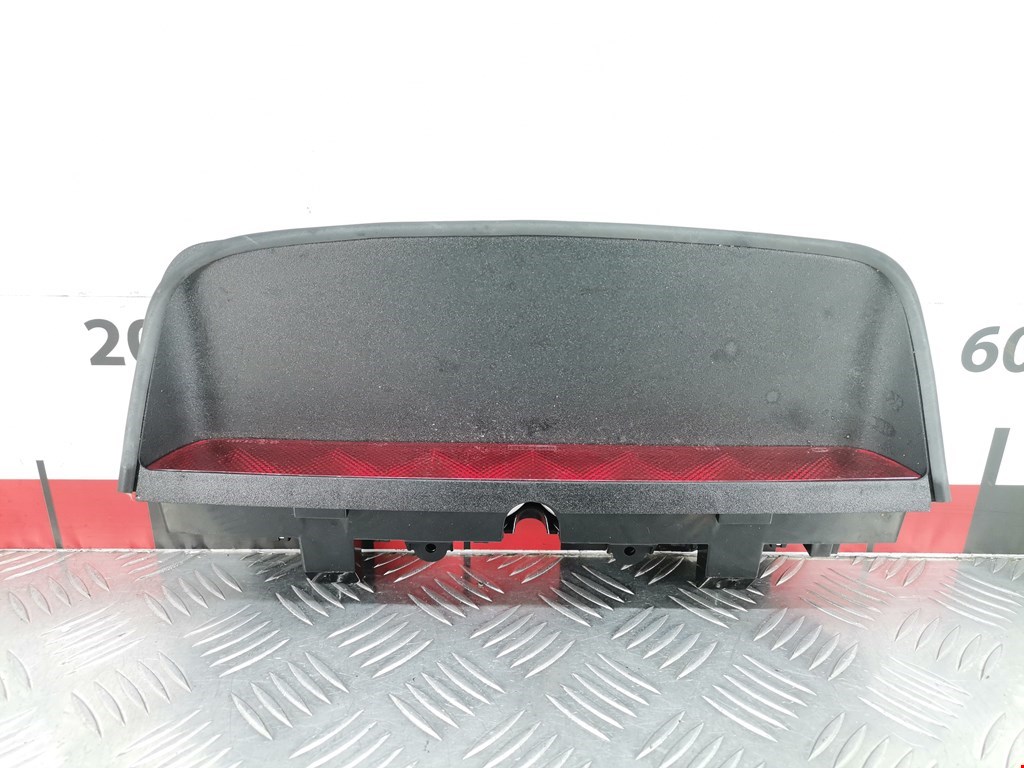 Фонарь дополнительный тормозной (стоп-сигнал) Nissan Primera P12 (2001-2008)