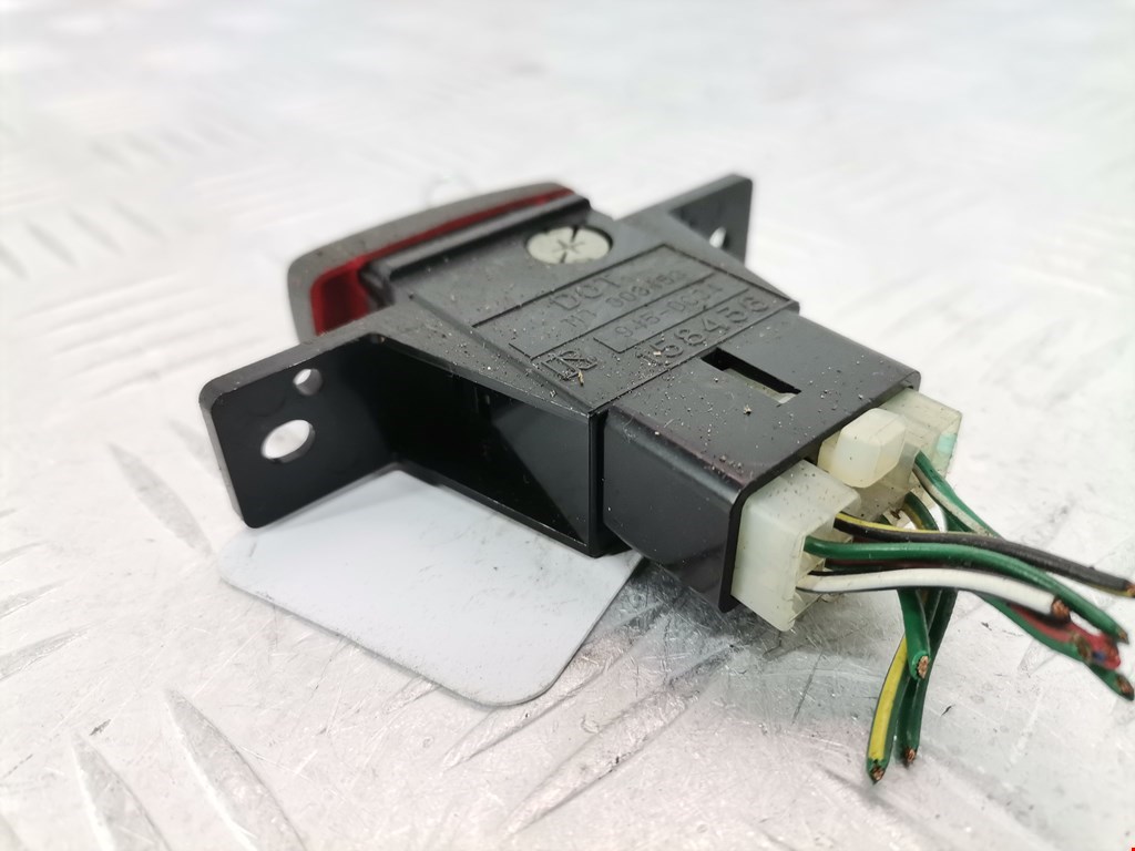 Кнопка аварийной сигнализации (аварийки) MITSUBISHI Sigma 1990-1996