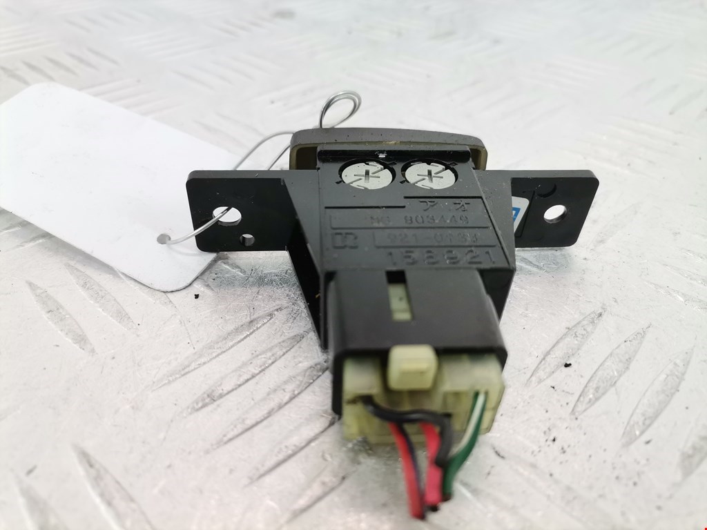 Кнопка включения противотуманных фар MITSUBISHI Sigma 1990-1996
