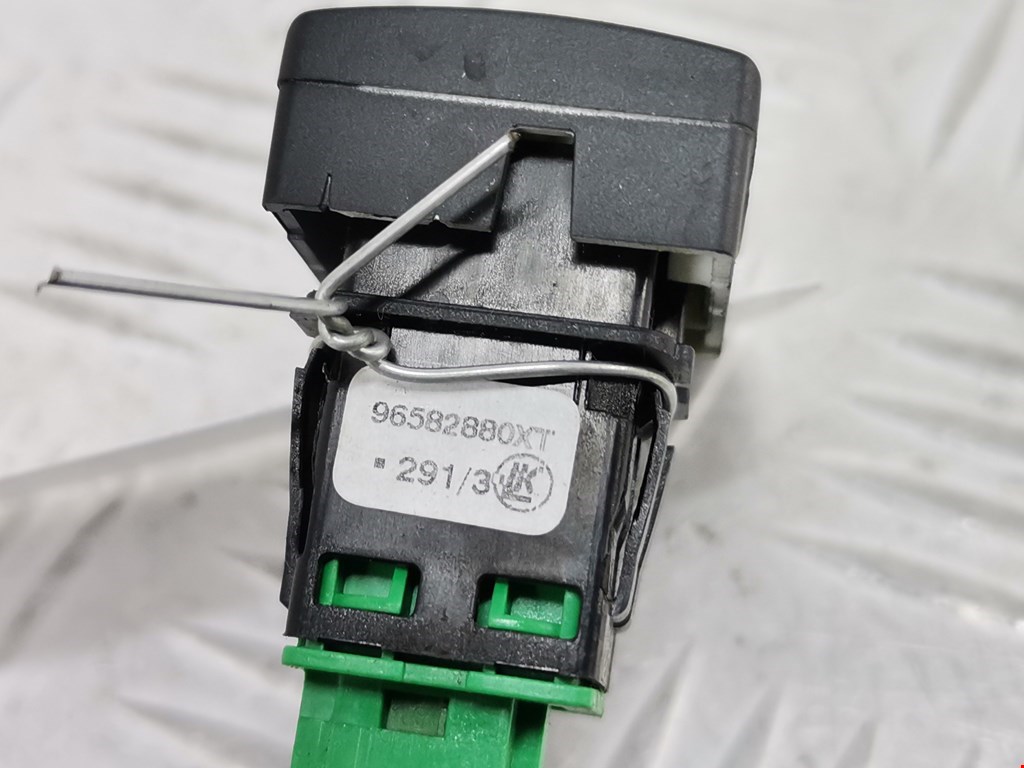 Кнопка центрального замка CITROEN Berlingo 2008-н.в.