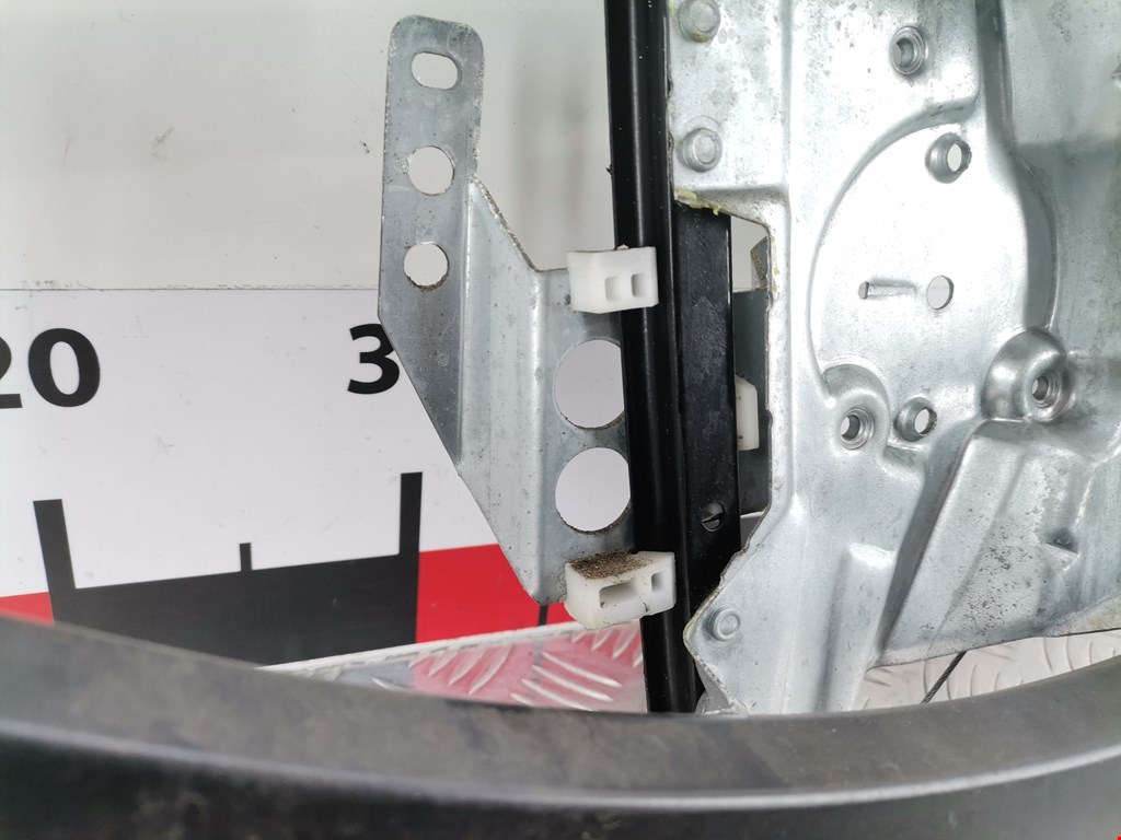 Стеклоподъемник задний левый AUDI A4 B5 1995-2001