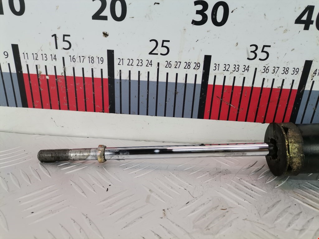 Амортизатор задний левый TOYOTA Corolla Verso E121 AR10 2001-2009