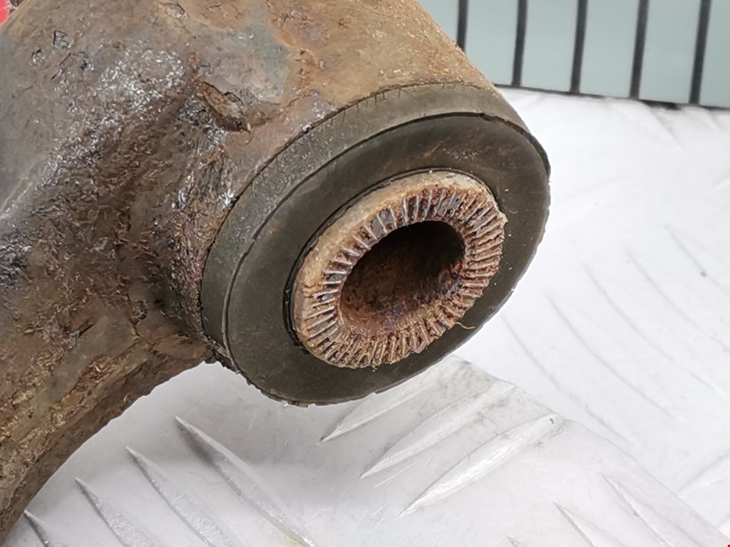 Рычаг передний правый TOYOTA Prius III XW30 2009-2015