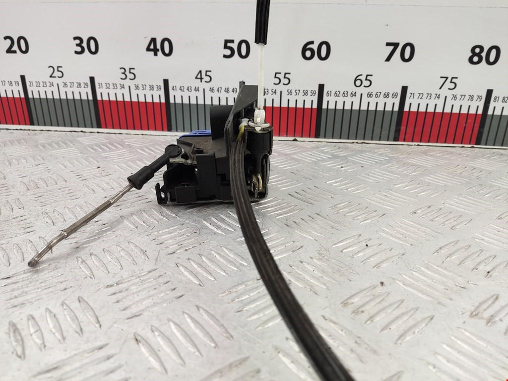 Замок двери задней правой AUDI A4 B5 1995-2001