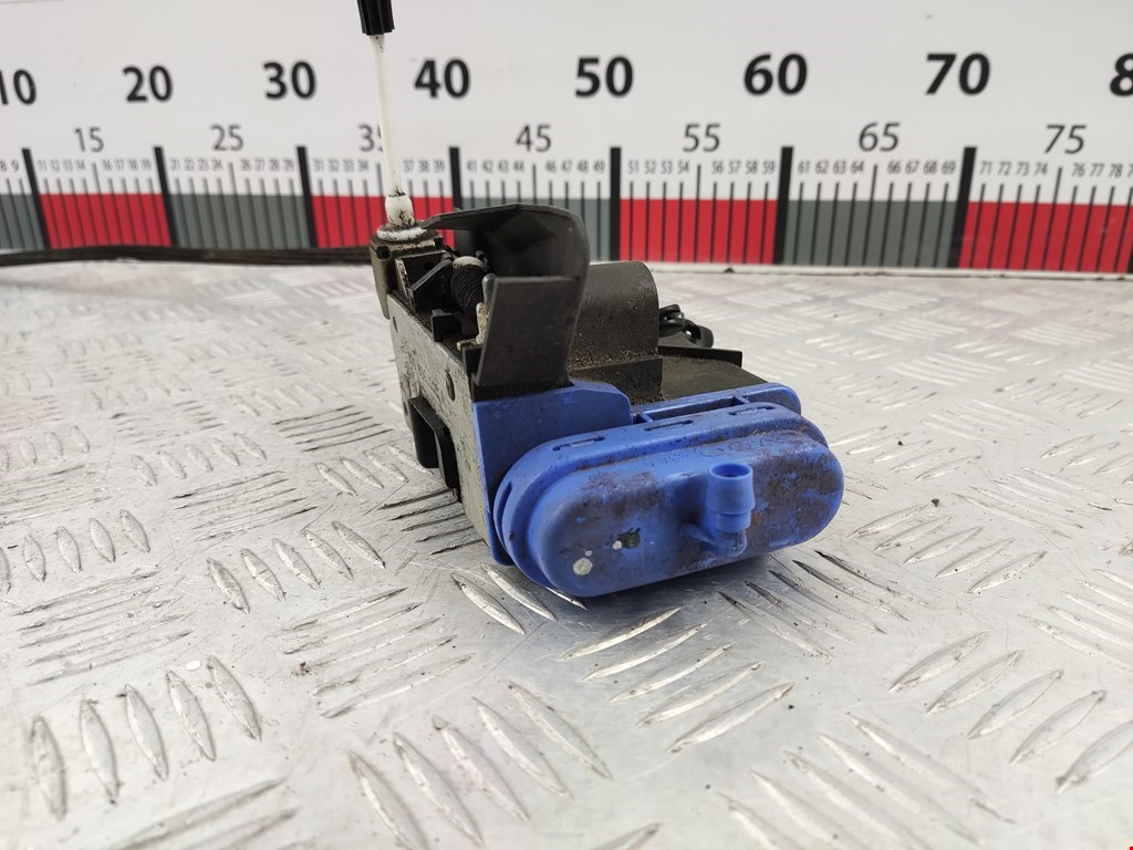 Замок двери задней правой AUDI A4 B5 1995-2001