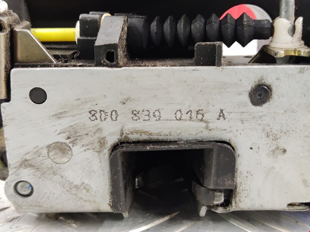 Замок двери задней правой AUDI A4 B5 1995-2001
