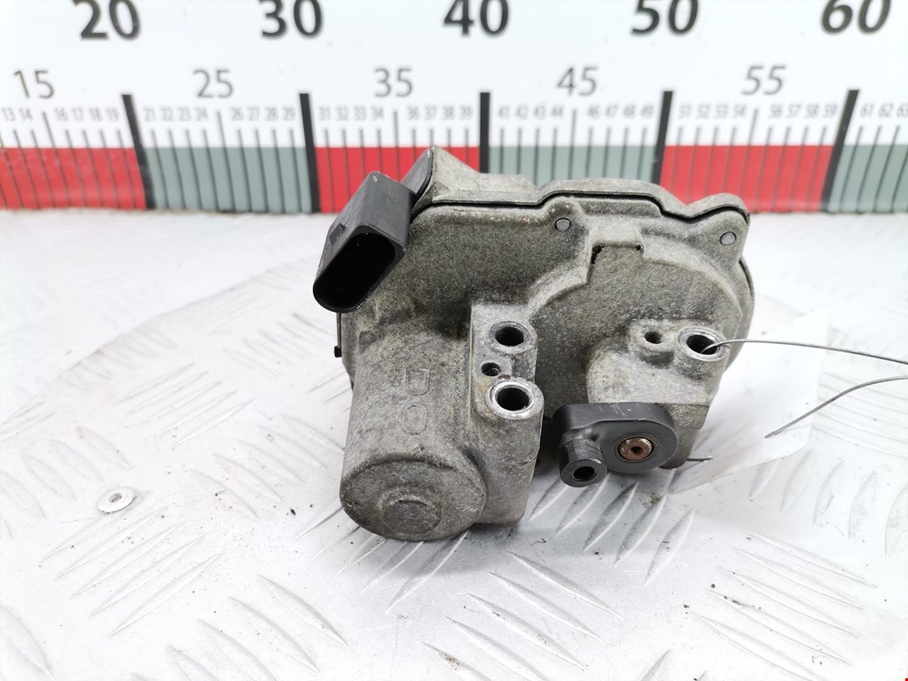 Сервопривод (электропривод моторчик привода) заслонок впускного коллектора Audi A8 D3 (2002-2010)