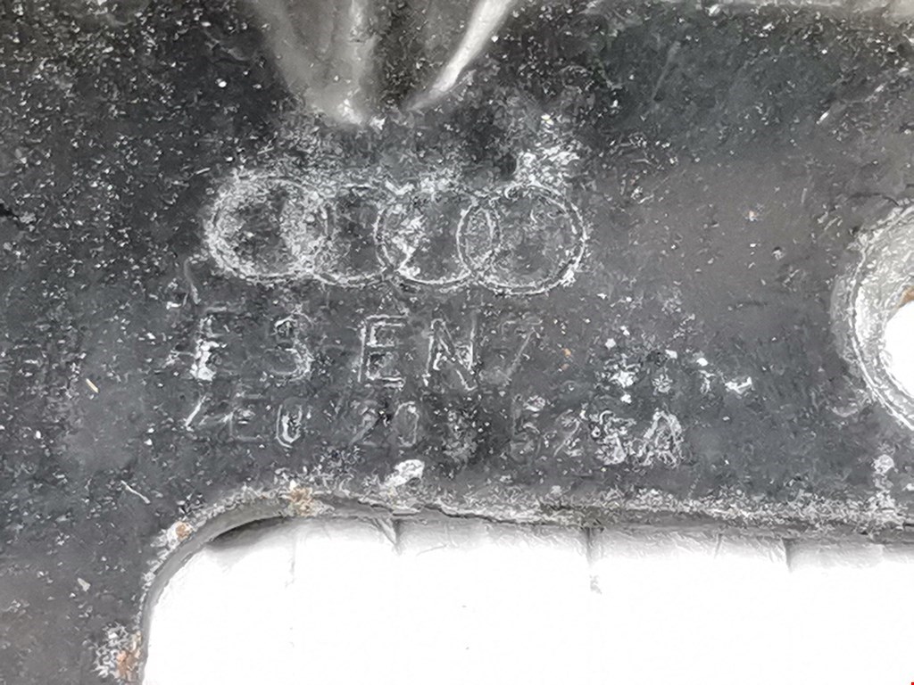 Патрубок AUDI A8 D3 2003-2010