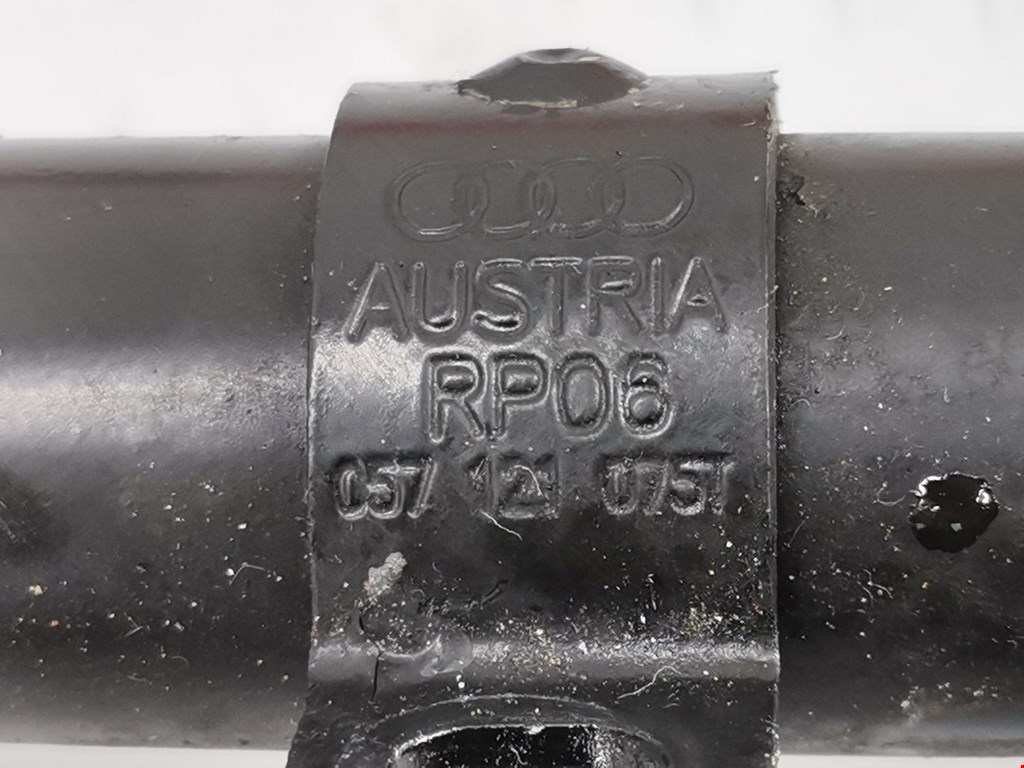 Патрубок AUDI A8 D3 2003-2010