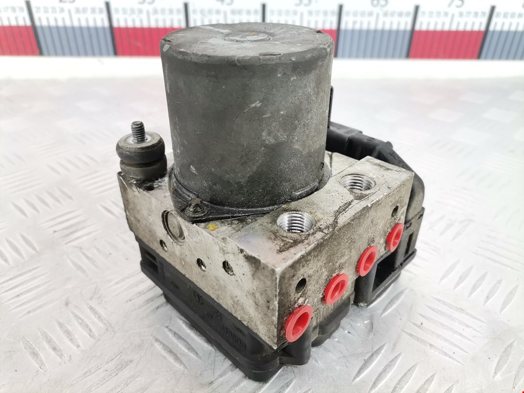 Блок ABS (насос) TOYOTA Corolla Verso E121 AR10 2001-2009