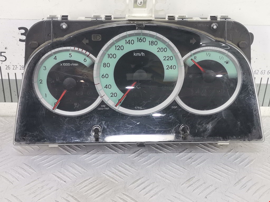 Панель приборная (щиток приборов) Toyota Corolla Verso 2 (2004-2009)