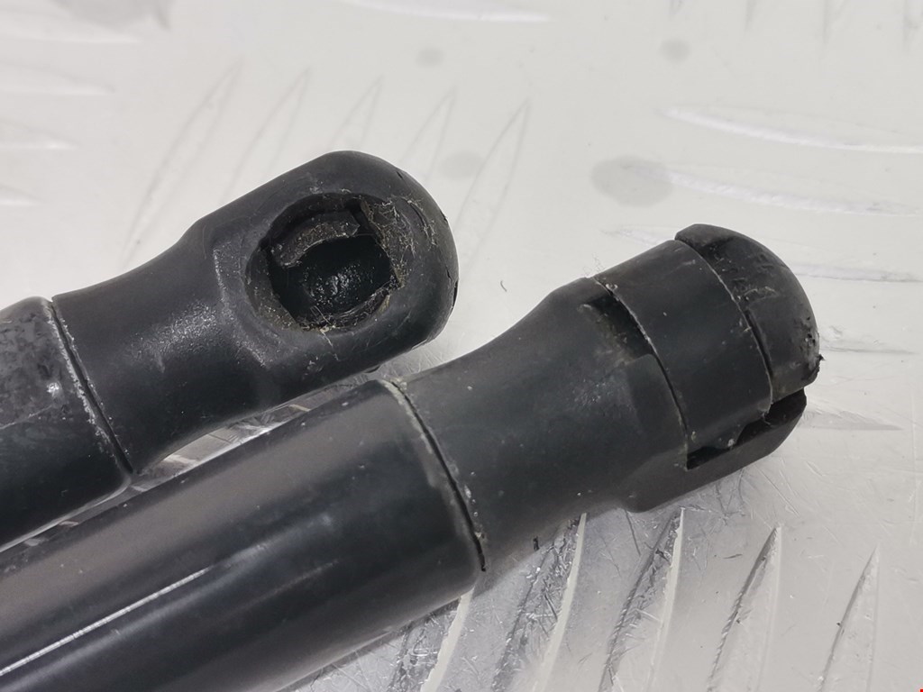 Амортизатор крышки (двери) багажника BMW X1 E84 2009-2015