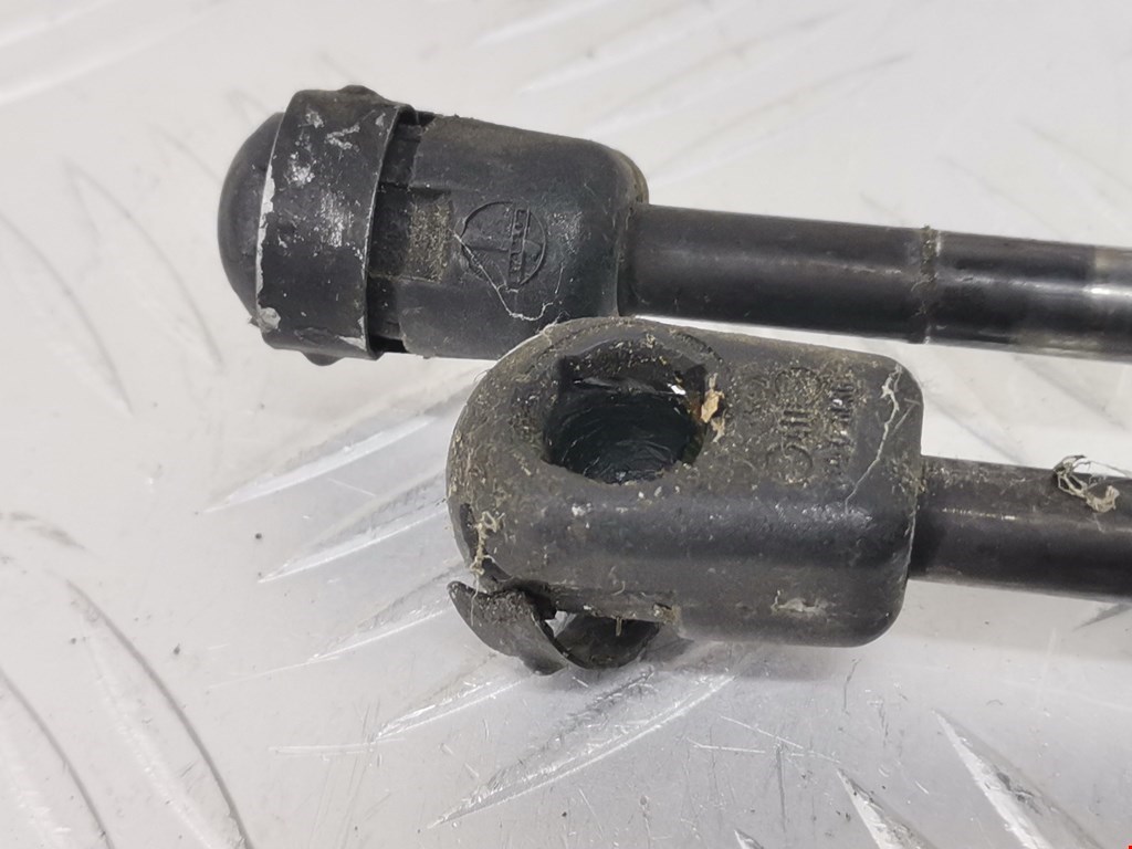 Амортизатор крышки (двери) багажника BMW X1 E84 2009-2015