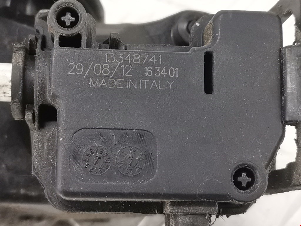 Лючок бензобака OPEL Astra J 2009-2017