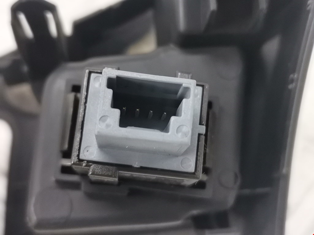 Кнопка аварийной сигнализации (аварийки) TOYOTA Yaris II XP50 2005-2011