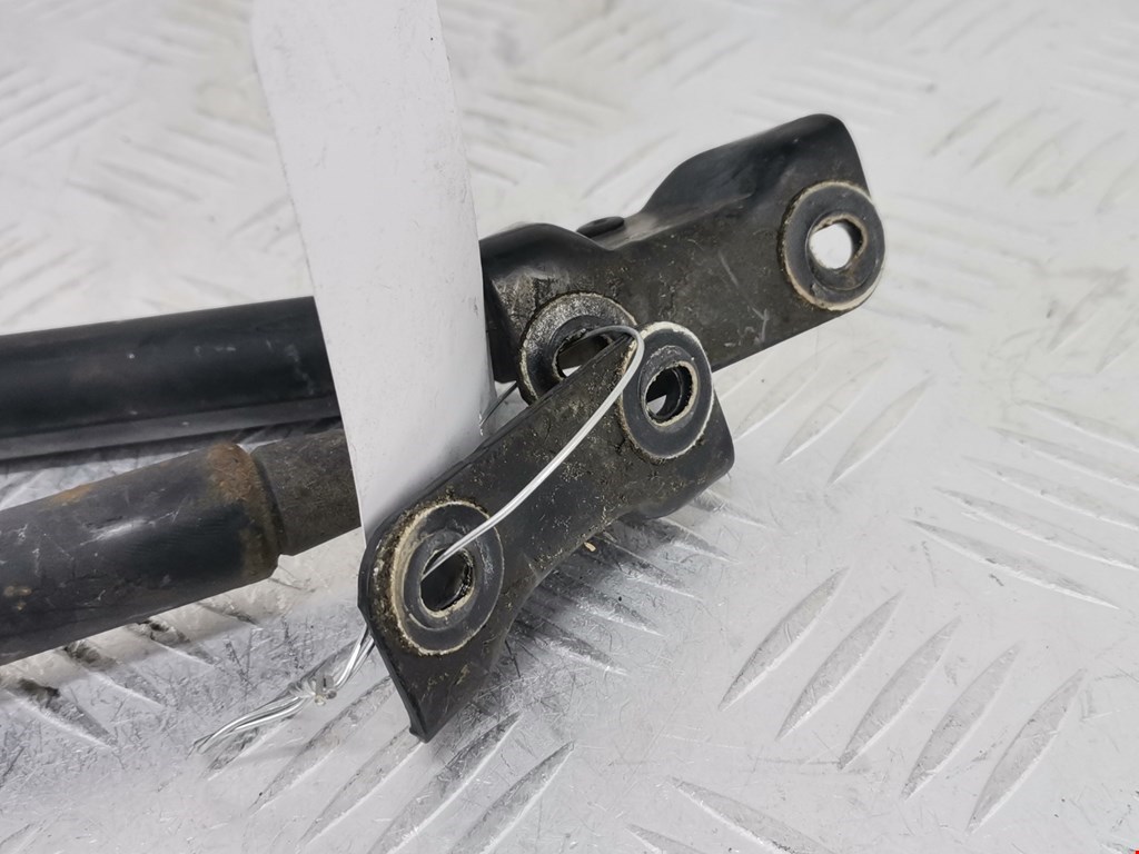 Амортизатор крышки (двери) багажника TOYOTA Yaris II XP50 2005-2011