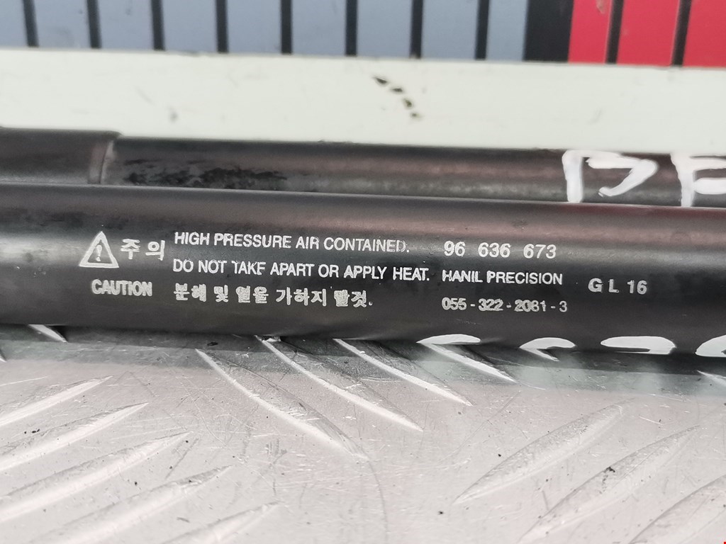 Амортизатор капота левый=правый CHEVROLET Epica 2006-2012