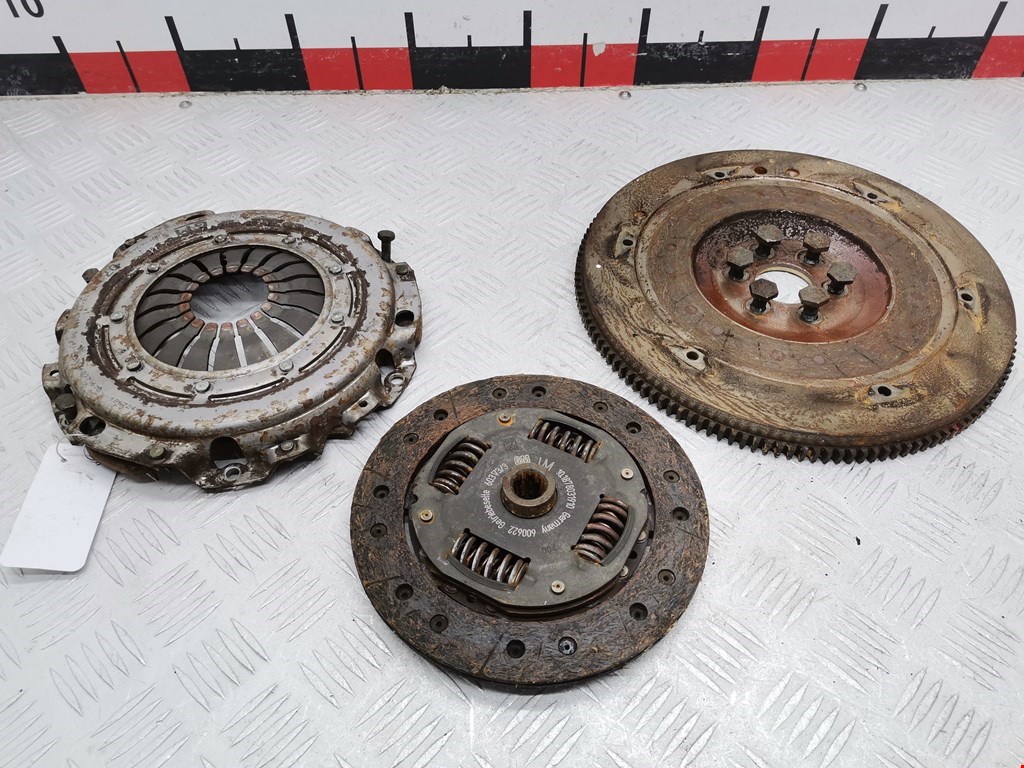 Маховик (демпфер сцепления) OPEL Corsa C 2000-2006