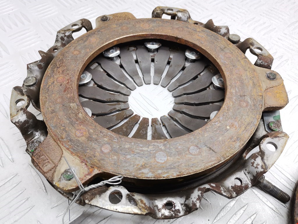 Маховик (демпфер сцепления) OPEL Corsa C 2000-2006