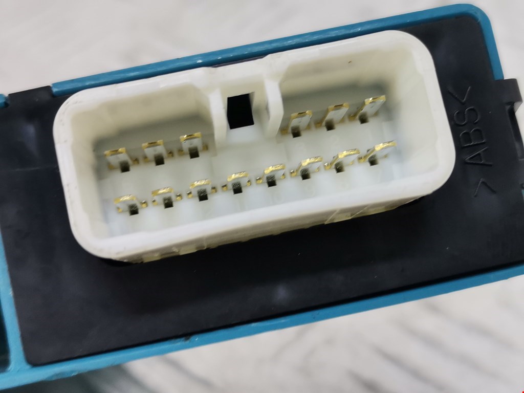 Блок управления центральным замком TOYOTA Yaris II XP50 2005-2011