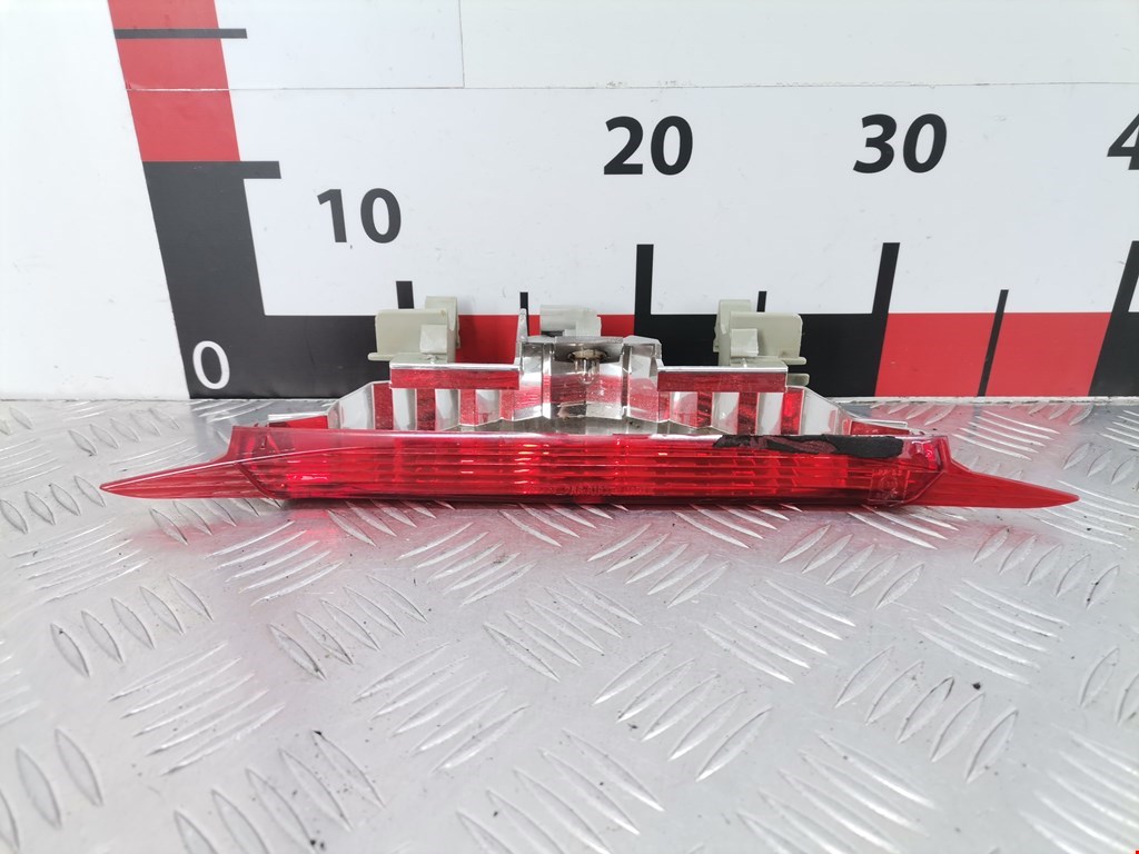 Фонарь дополнительный тормозной (стоп-сигнал) Mazda 6 GG (2002-2008)