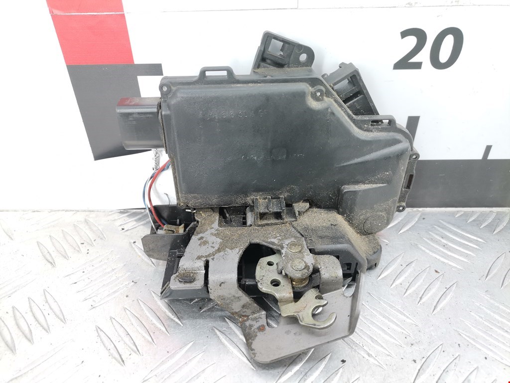 Замок двери задней левой AUDI A6 C5 1997-2004