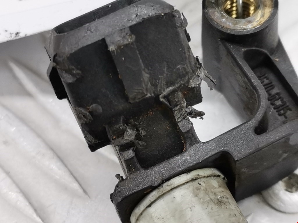 Датчик положения коленвала FORD Mondeo III 2000-2007