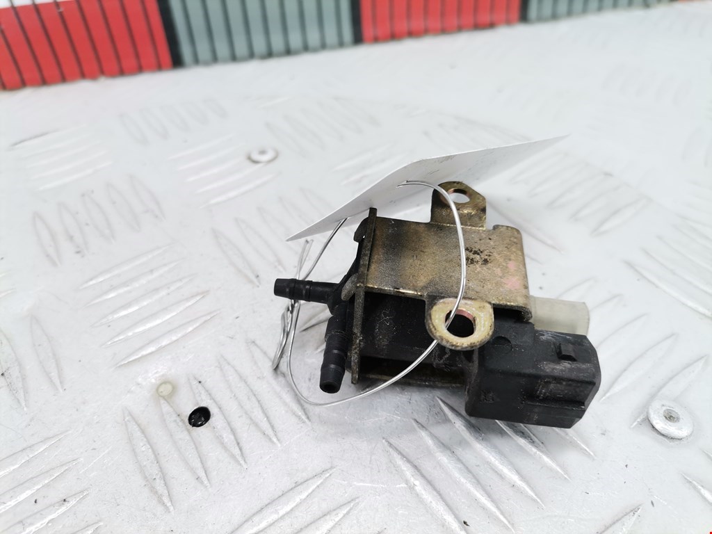 Клапан воздушного фильтра Volkswagen Passat 5 (1996-2000)