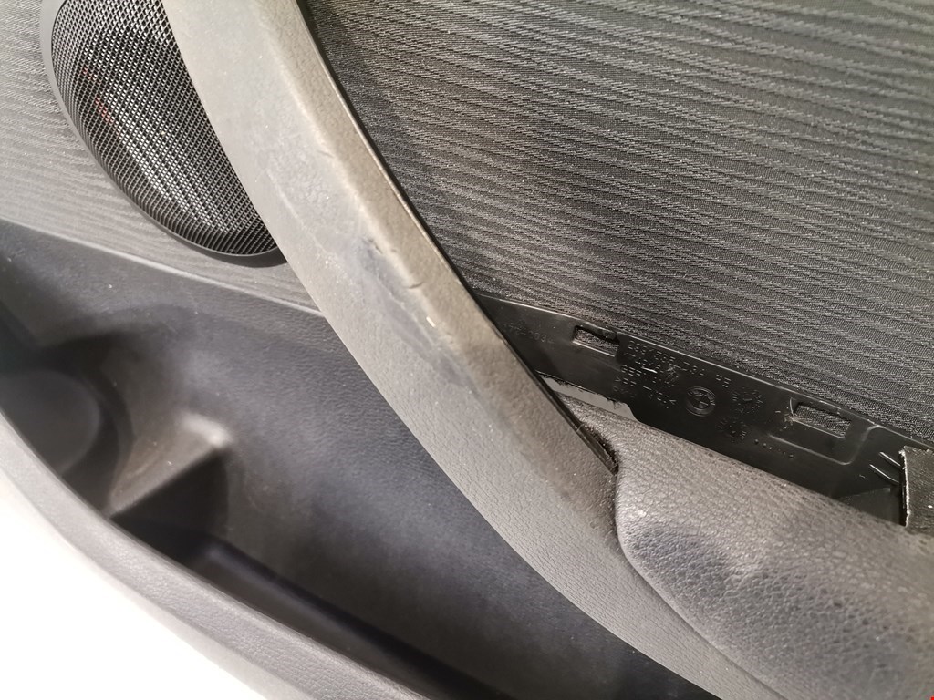 Обшивка двери передняя правая BMW X1 E84 2009-2015