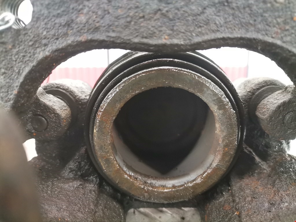 Суппорт передний правый FORD C-MAX 2003-2010