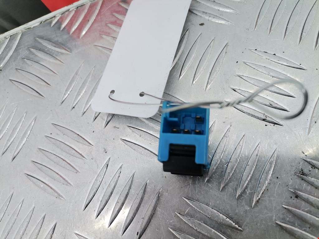 Кнопка стеклоподъемника SKODA Octavia A4 1U- 1997-2010