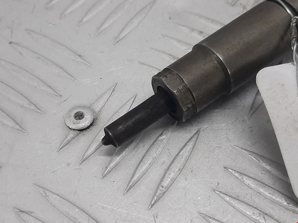 Форсунка дизельная электрическая VOLKSWAGEN Passat B6 2005-2011