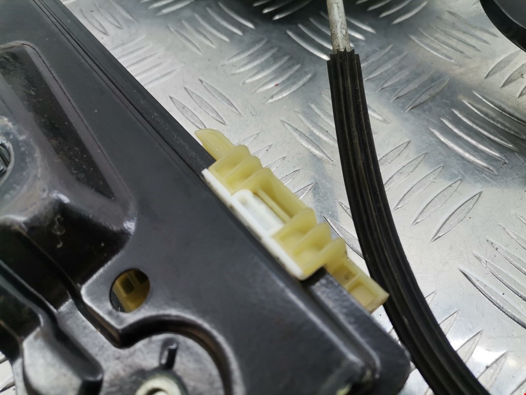 Стеклоподъемник передний правый OPEL Astra J 2009-2017