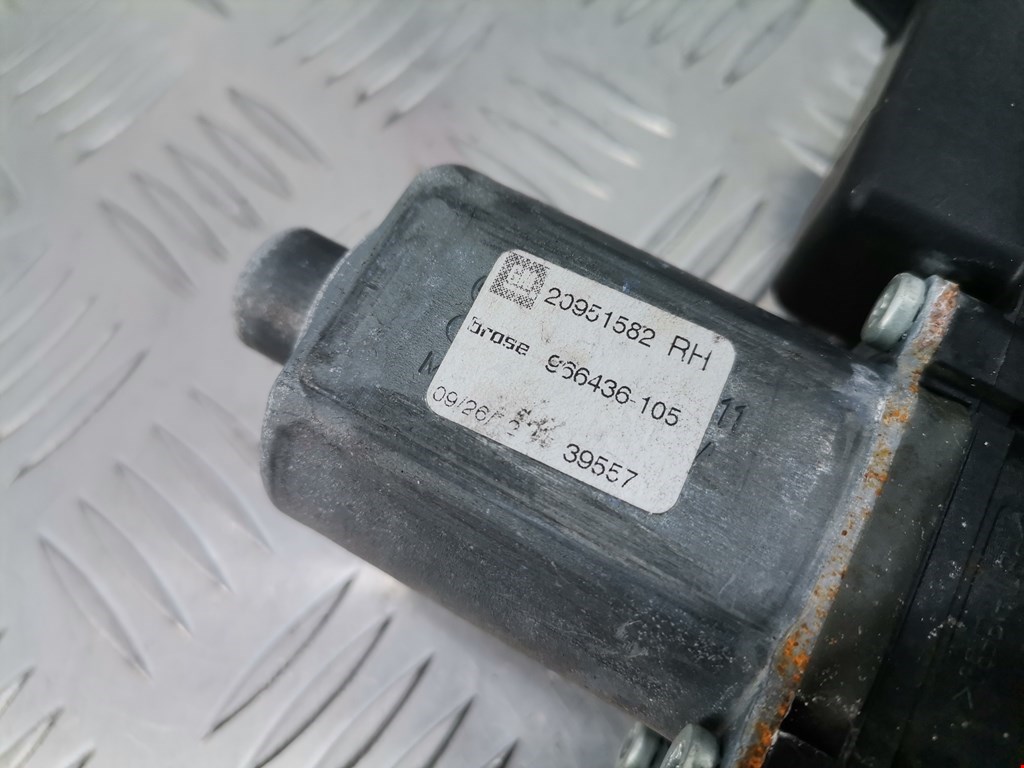 Стеклоподъемник передний правый OPEL Astra J 2009-2017