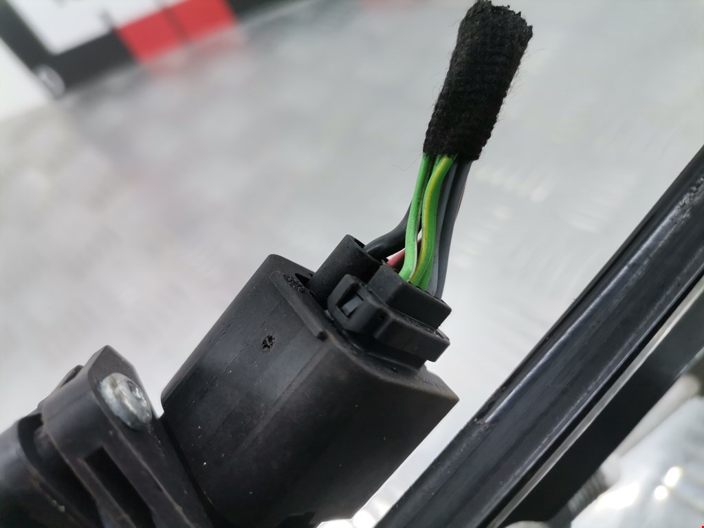 Стеклоподъемник передний правый OPEL Astra J 2009-2017